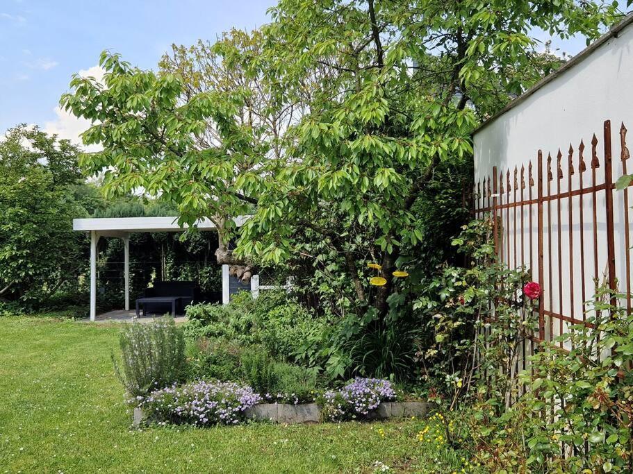 Historische Villa Mit Garten, Luxus Meerbusch Bagian luar foto